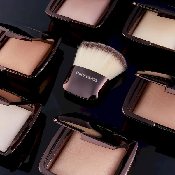 Ambient™ Lighting Finishing Powder - Image 3