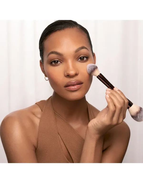 Veil™ Translucent Setting Powder - Image 4