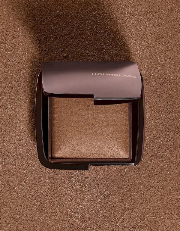 Ambient™ Lighting Finishing Powder - Image 27