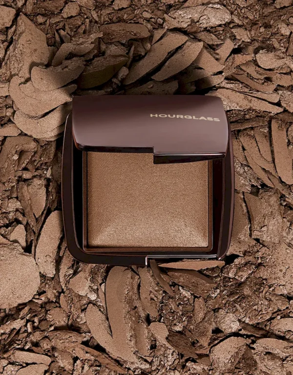 Ambient™ Lighting Finishing Powder - Image 26