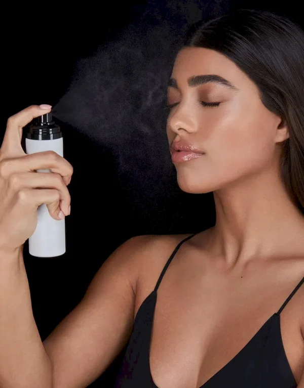 Veil™ Soft Focus Setting Spray - Image 4